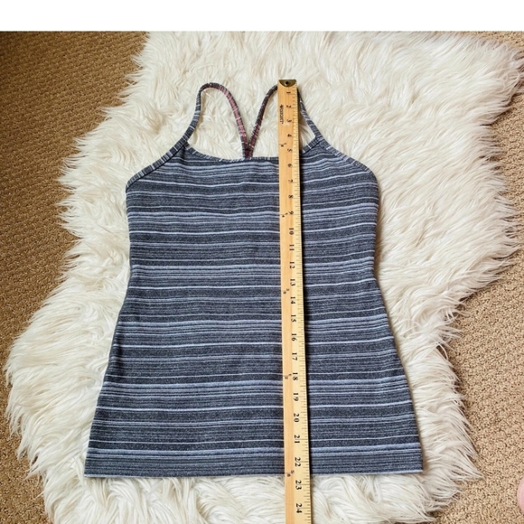 Lululemon Gray and White Fitted Sleeveless Tank Top - Picture 6 of 6